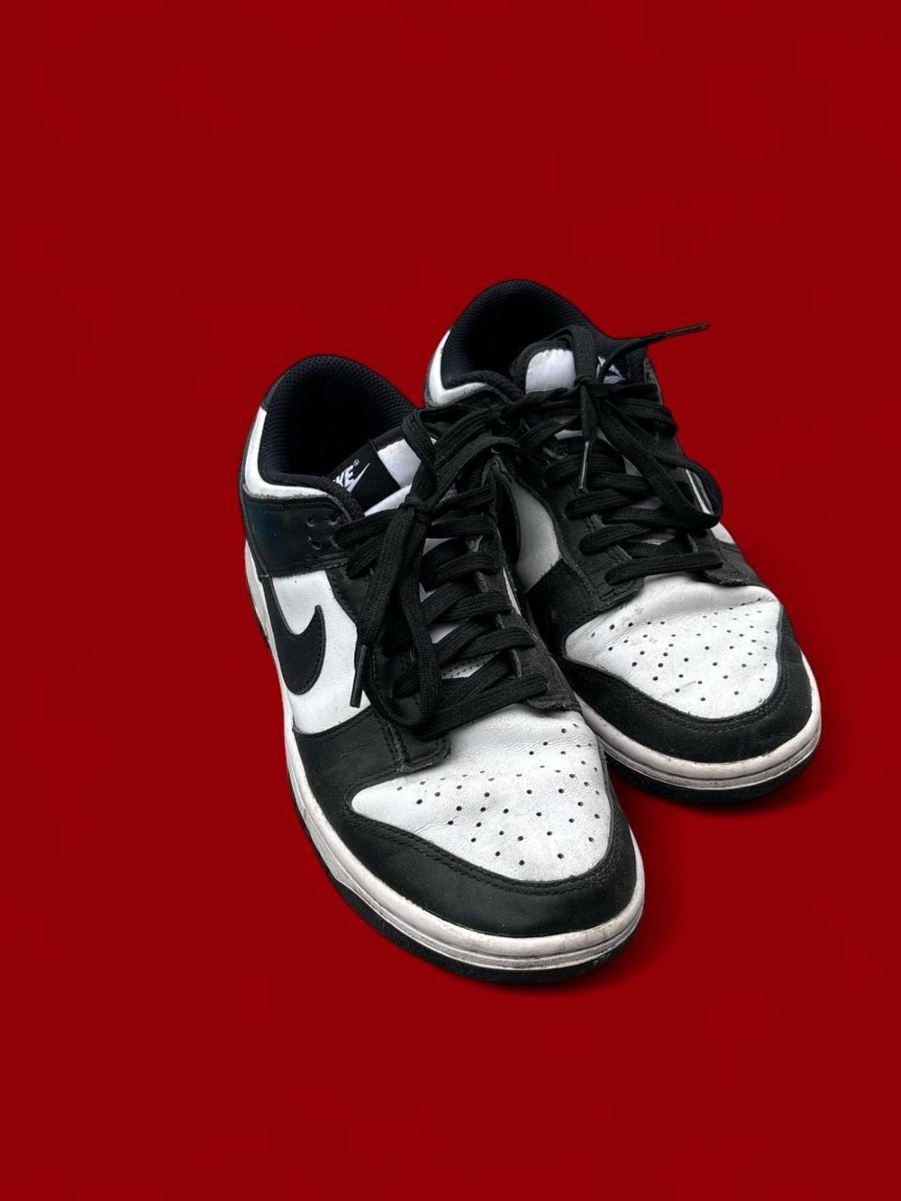Nike Men’s Black and White Low-Top Sneakers - Iconic Swoosh